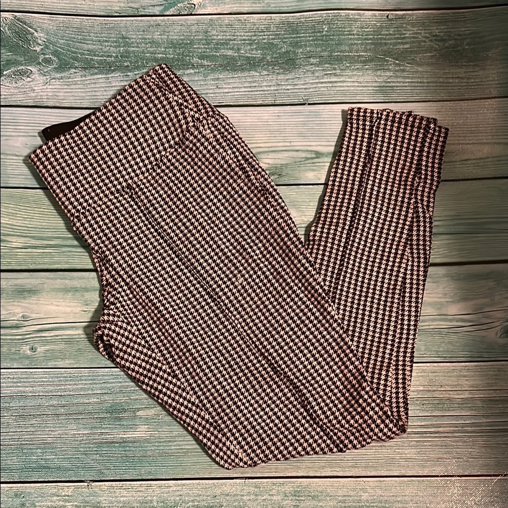 Nine West Black & White Houndstooth Leggings
